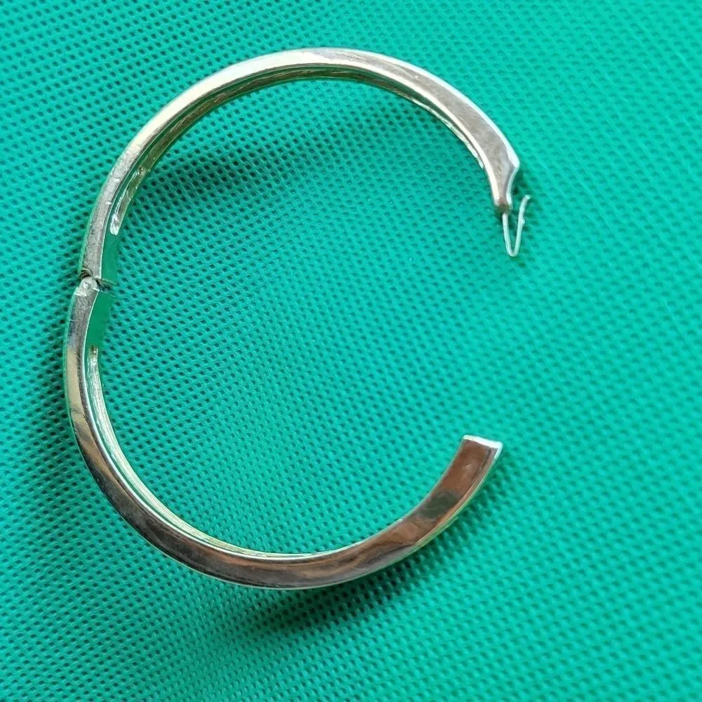 Roman vintage goldtone beautiful gold tone bracelet.
